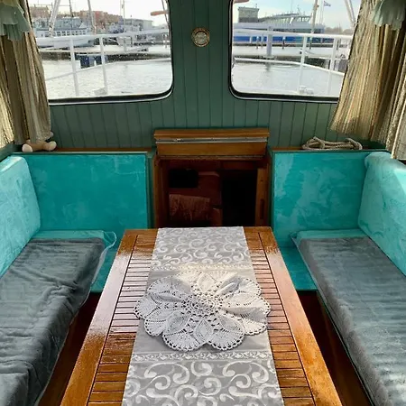 Båthotell Motorschiff Dorina Baabe